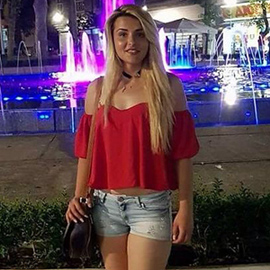 Monica - Junges VIP Model sucht Ihn für Sex & Erotik