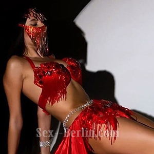 Bestellen Sie das Klein Escort Mädchen Celine in Berlin zu sich nach Hause Bestellen Sie das Klein Escort Mädchen Celine in Berlin zu sich nach Hause