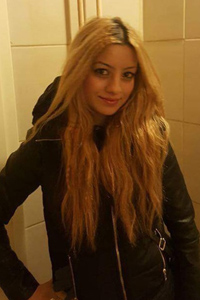 Desi - 19 Jahre zierliche Huren über Online Rotlichtanzeige buchen