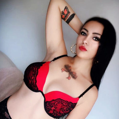 Karina - Luxus Frauen Berlin 23 Jahre Sex Kaviar