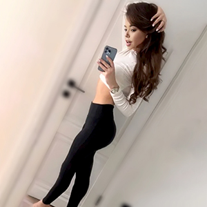 Kriss Night - Petite escort lady in Düsseldorf offers caviar service for lovers